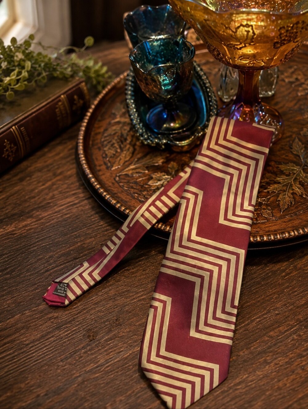 Mark Spencer zig-zag pattern burgundy and cream tie